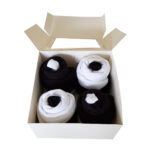 Cupcake kwartet ecru: 2x romper zwart, 2x romper wit, 1 paar zwarte sokken en 1 paar witte sokken