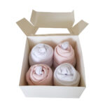 Cupcake kwartet ecru: 2x romper roze, 2x romper wit en 2 paar witte sokken