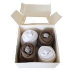 Cupcake kwartet ecru: 2x romper donkergroen, 2x romper wit, 1 paar witte sokken en 1 paar lichtgrijze sokken