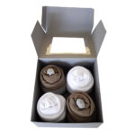 Cupcake kwartet grijs: 2x romper donkergroen, 2x romper wit, 1 paar witte sokken en 1 paar lichtgrijze sokken