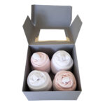 Cupcake kwartet grijs: 2x romper roze, 2x romper wit en 2 paar witte sokken