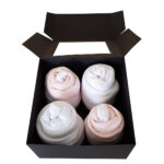 Cupcake kwartet zwart: 2x romper roze, 2x romper wit en 2 paar witte sokken