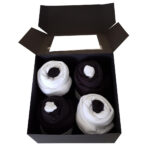 Cupcake kwartet zwart: 2x romper zwart, 2x romper wit, 1 paar witte sokken en 1 paar lichtgrijze sokken